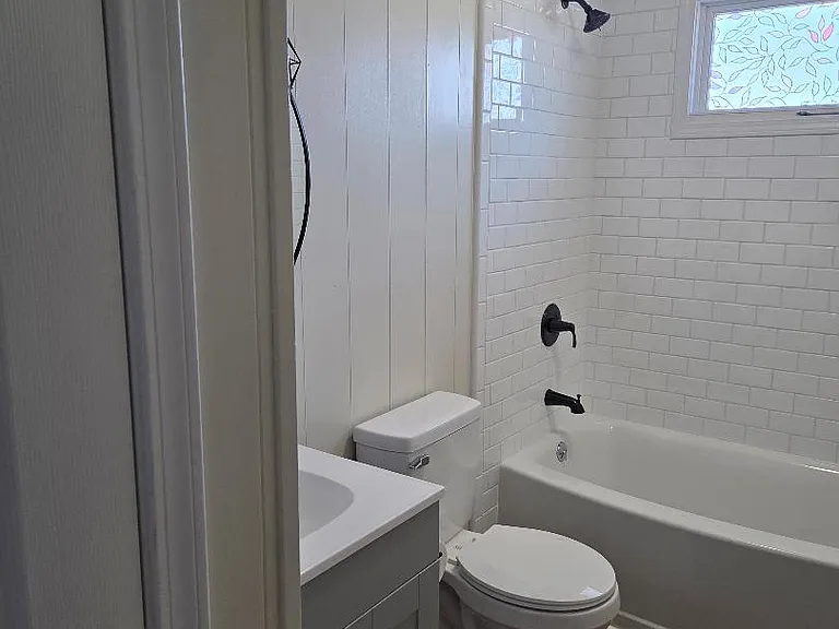 229 Thomas St — Photo 4
