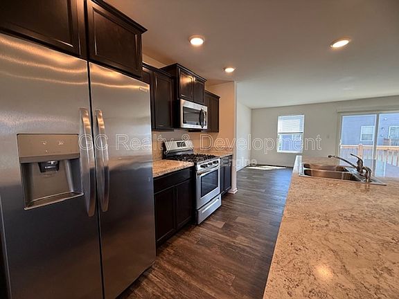4th image of 2372 Upland Rd