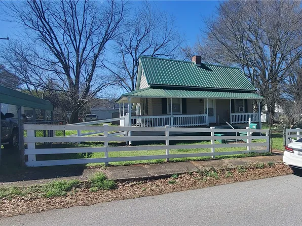 114 Hampton St, Pelzer, SC 29669