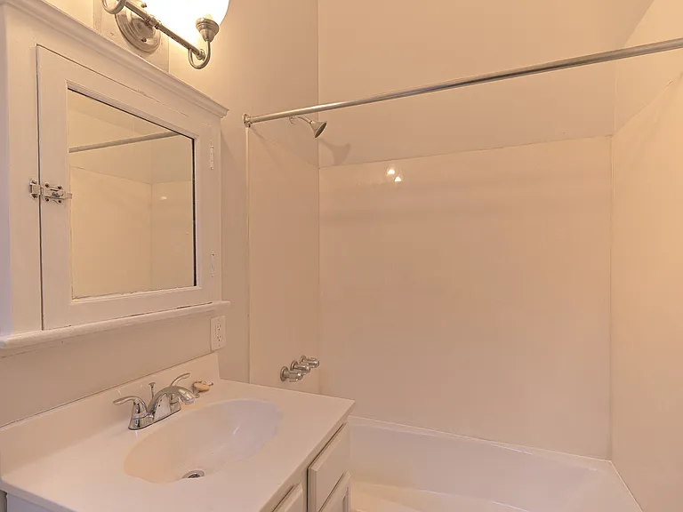 1478 Saint James Ct #5 — Photo 6