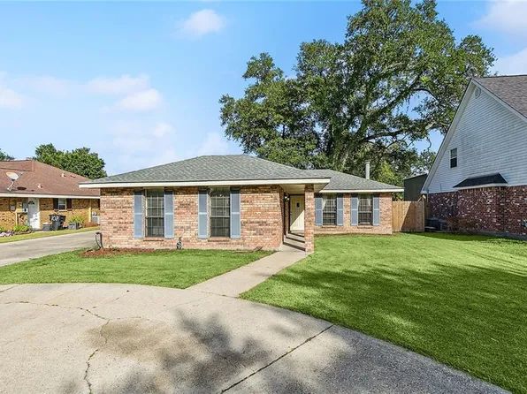106 Gondrella Dr, Belle Chasse, LA 70037