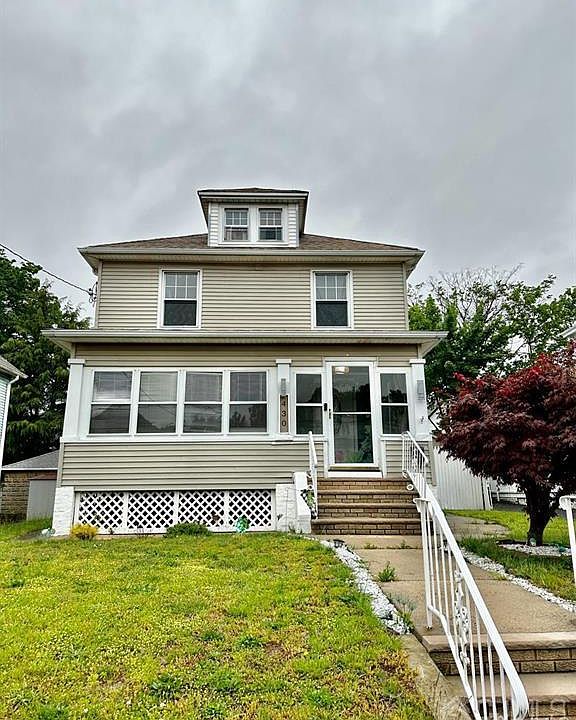 1st image of 430 Portia St