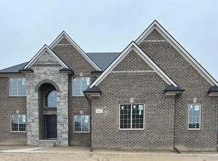 56452 Scotland Dr, Macomb, MI 48042