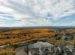26 N Val Gardena Vw SW #442, Calgary, AB T3H5Z5