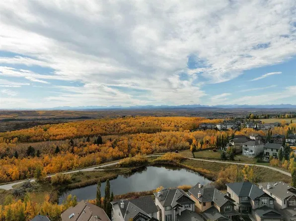 26 N Val Gardena Vw SW #442, Calgary, AB T3H 5Z5