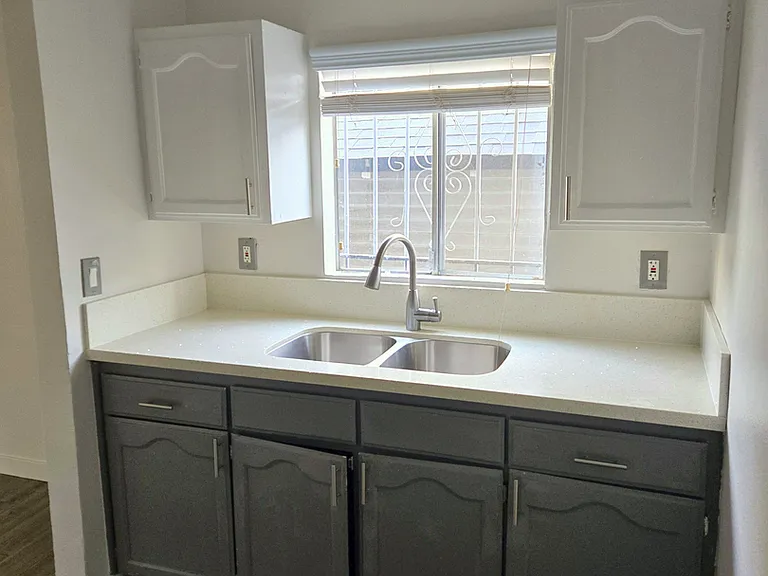1377 Warren Ave — Photo 7