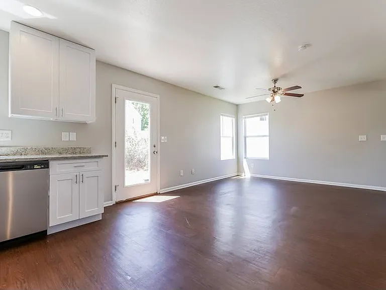 18607 E 45th Pl — Photo 3