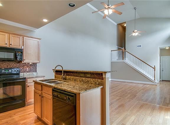 3rd image of 126 Pennystone Cir
