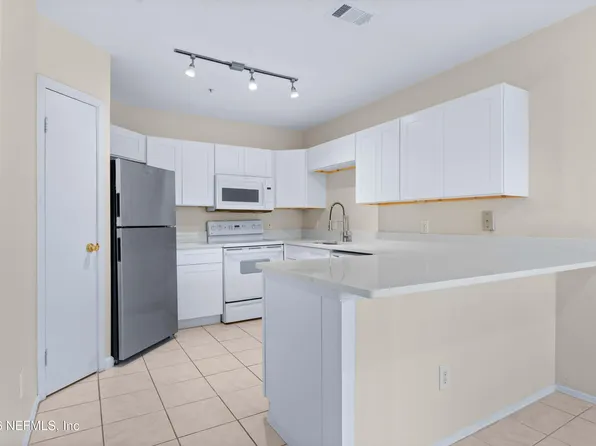 1701 THE GREENS Way #1821, Jacksonville Beach, FL 32250