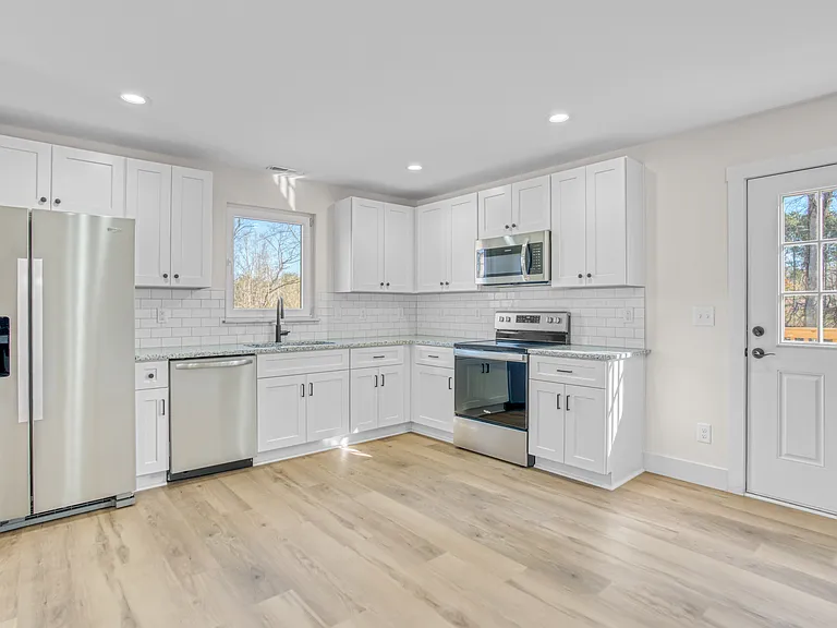 303 S 2nd Ave — Photo 9