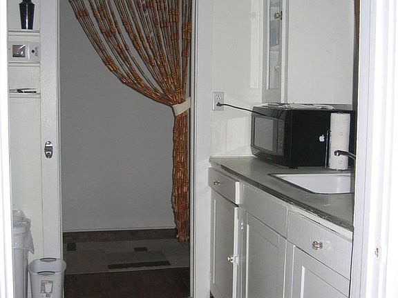 4th image of 716 1/2 E Pine St