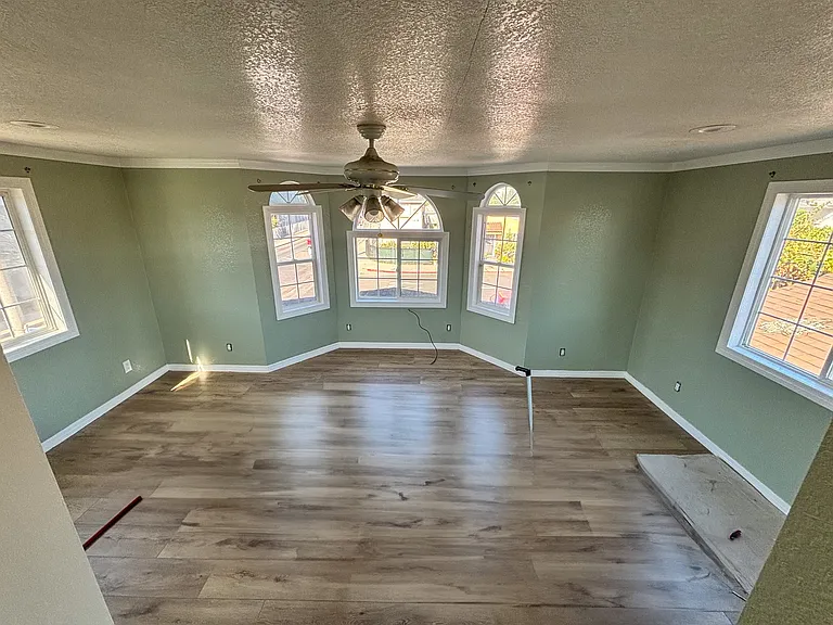 Upstairs room (2).
