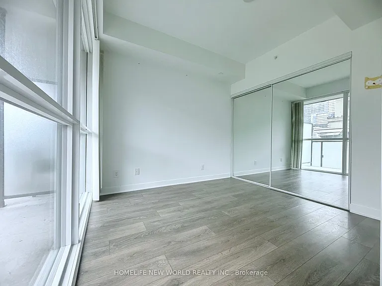 15 Grenville St #511 — Photo 7