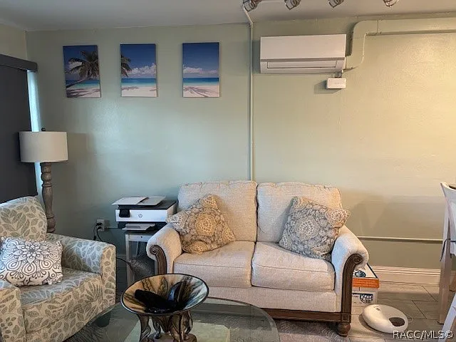 41 Beach Ln — Photo 8