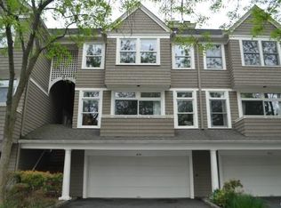 974 S Pine Creek Rd, Fairfield, CT 06824