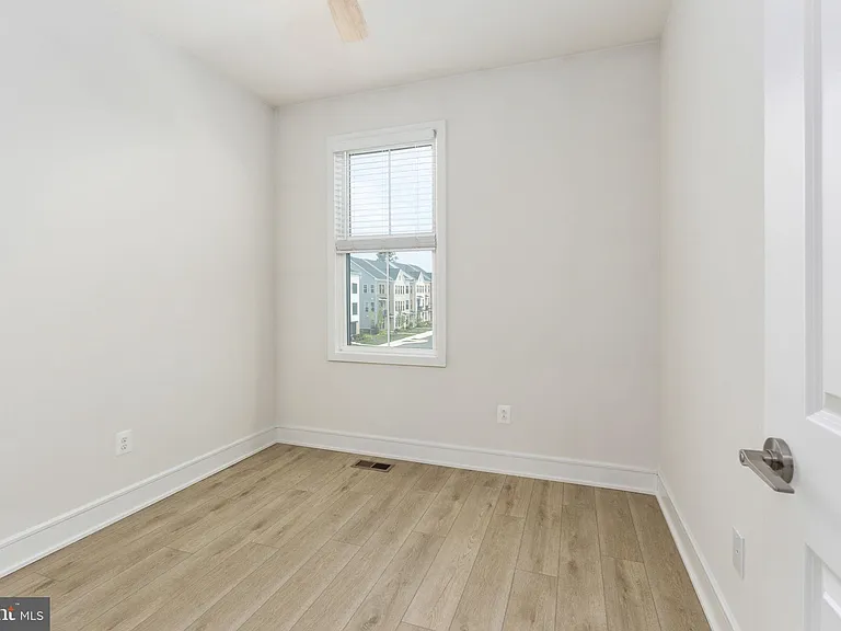 42086 Picasso Sq — Photo 35