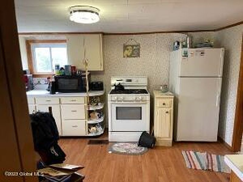 4th image of 466 Silver Hill Road