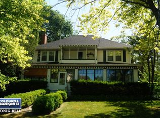 429 S Lake Shore Dr, Lake Geneva, WI 53147