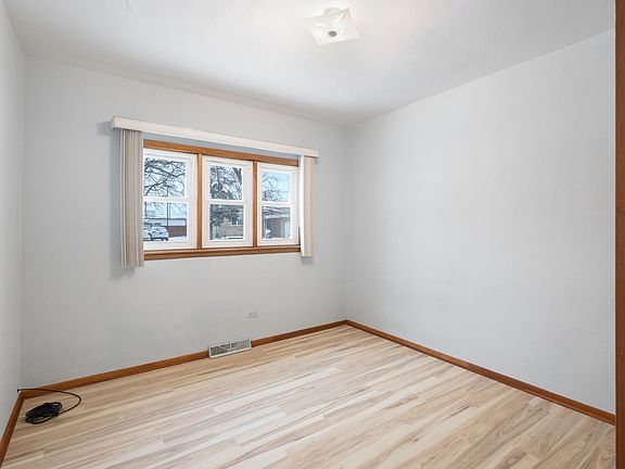 5th image of 606 De Angelis Ct