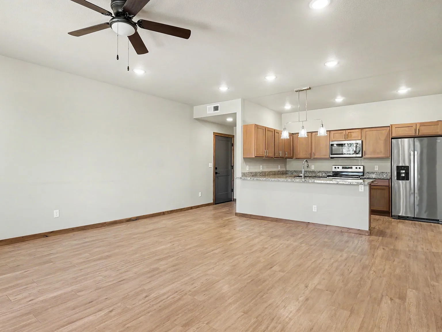 3 bed, 1162 sqft, $2,500 — Photo 2