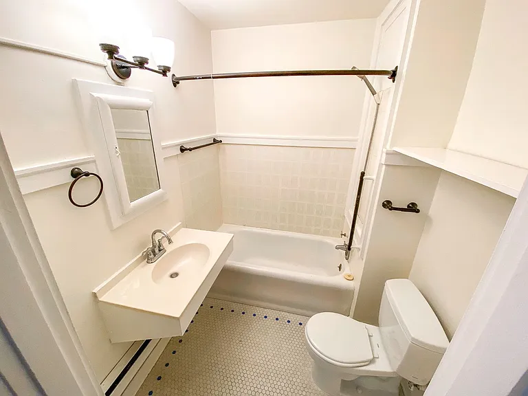 Belmont Apartments — Photo 6
