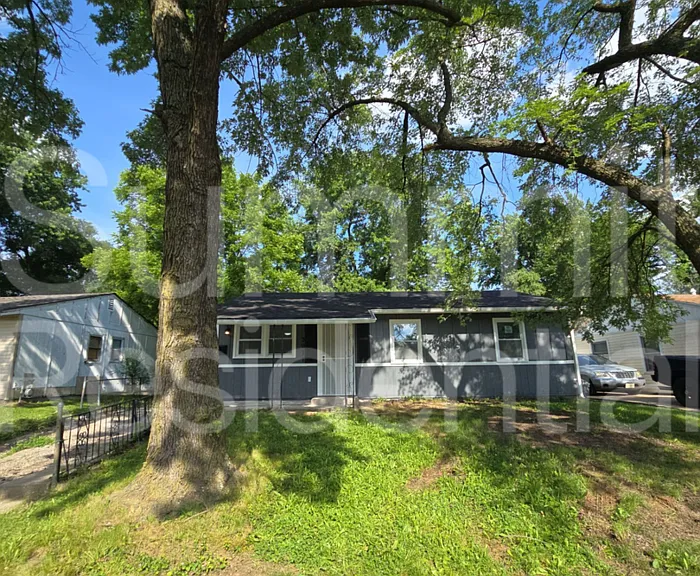 3911 Oakley Ave — Photo 1