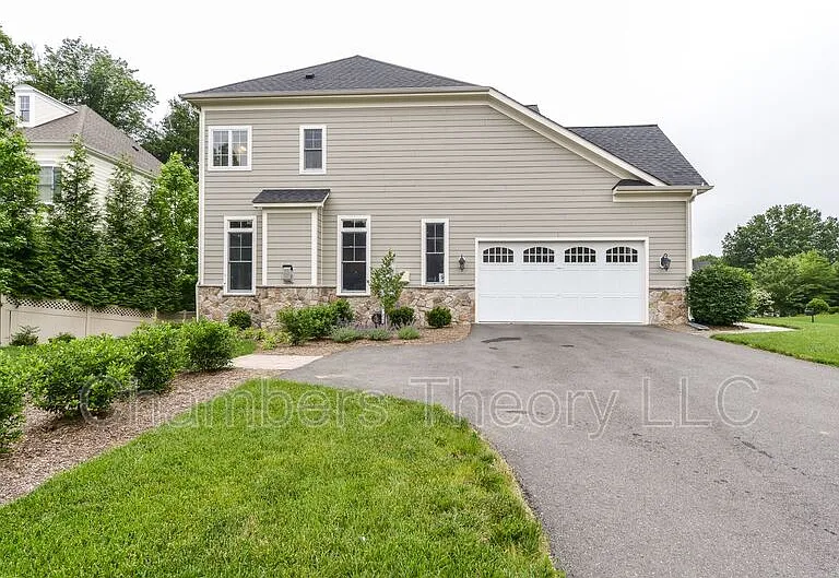 1840 Mamie Dyer Ln — Photo 35