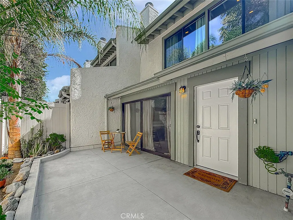 3 bed, 1215 sqft, $3,850 — Photo 1