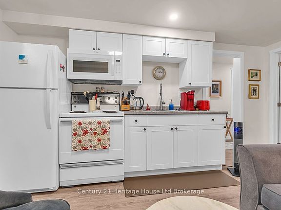 4th image of 112 Rolph St #6