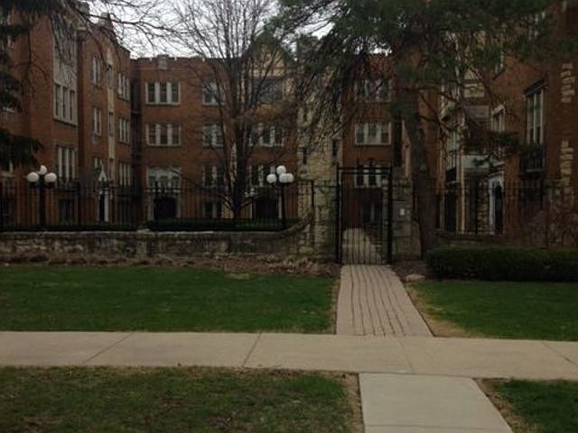 1st image of 10949 S Longwood Dr APT 3
