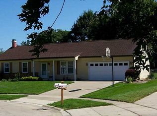 3555 35th Street Ct, Marion, IA 52302