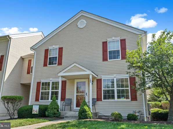105 Goldfinch Ct #247, Warrington, PA 18976
