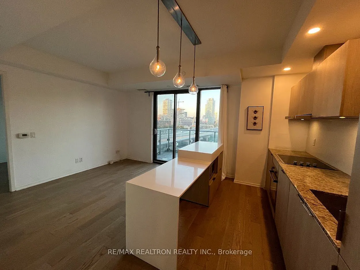 Monde Condos — Photo 3