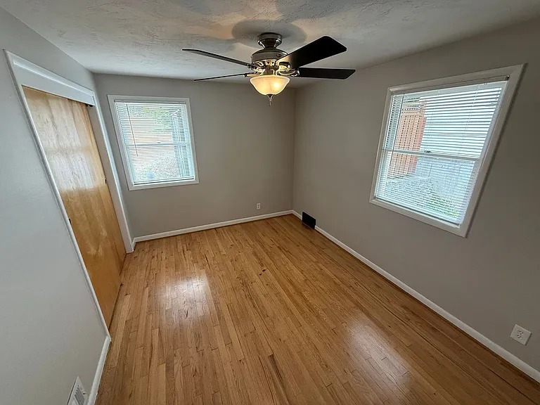 2530 Summer St SE — Photo 10