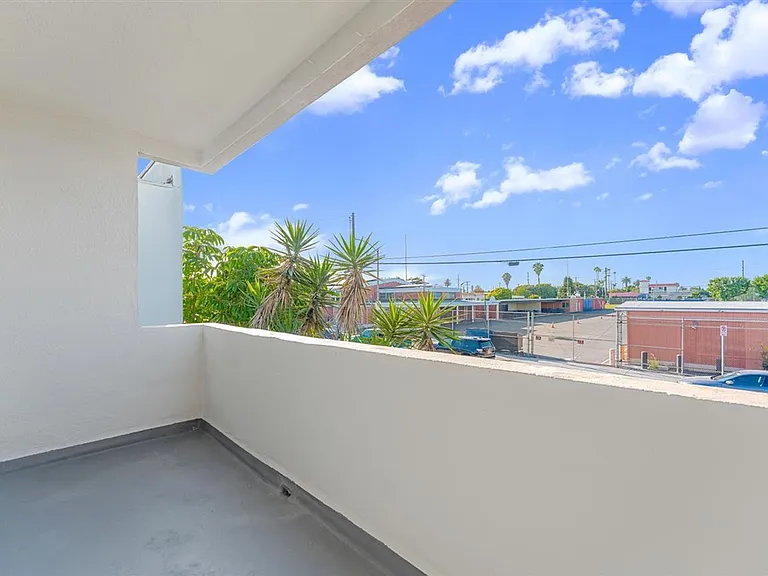 604 W G St #9 — Photo 7