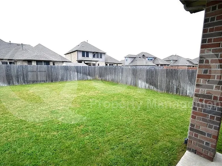 413 Driftwood Ct — Photo 21