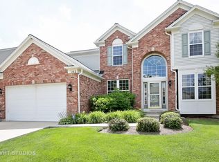 102 Black Hill Dr, Streamwood, IL 60107