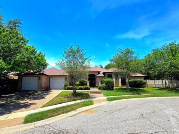 8101 Purtzer Dr, Laredo, TX 78045