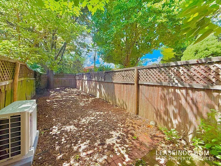 425 5th St SE — Photo 25