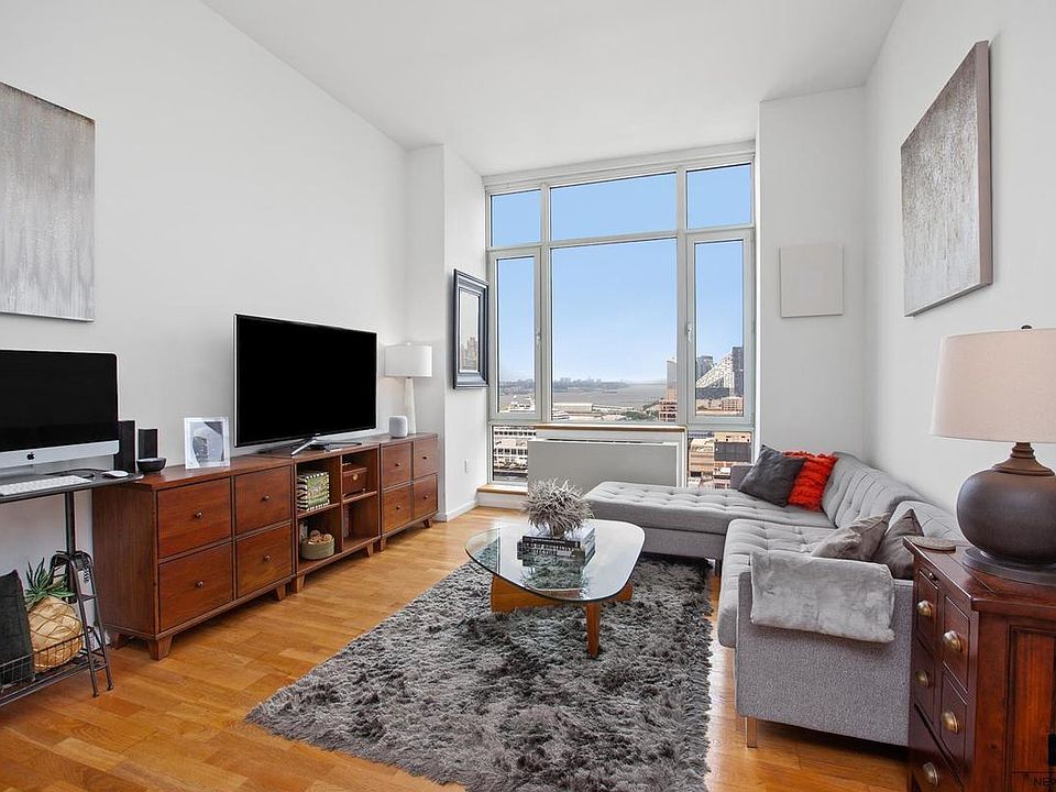 1st image of 635 W 42nd St APT 21D