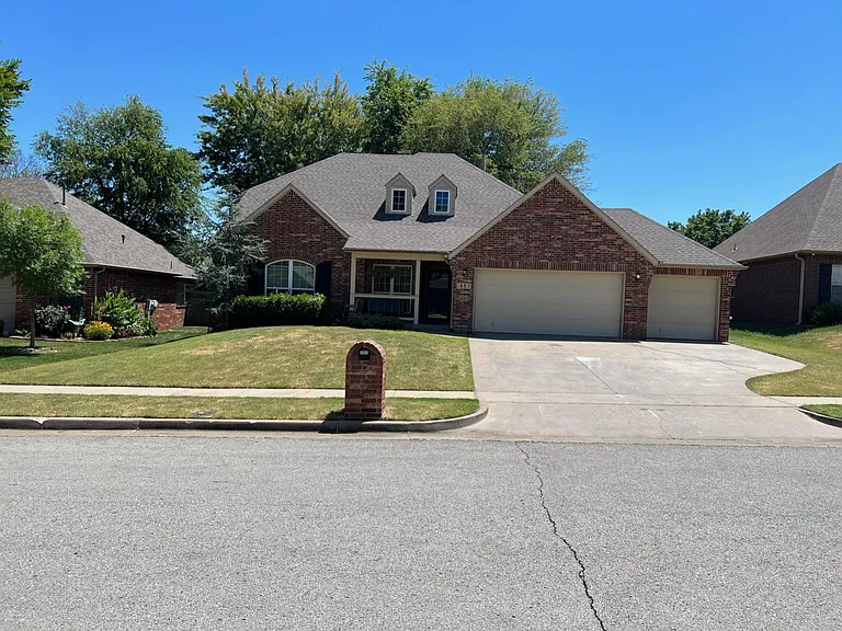 1805 E Jacksonville St — Photo 53