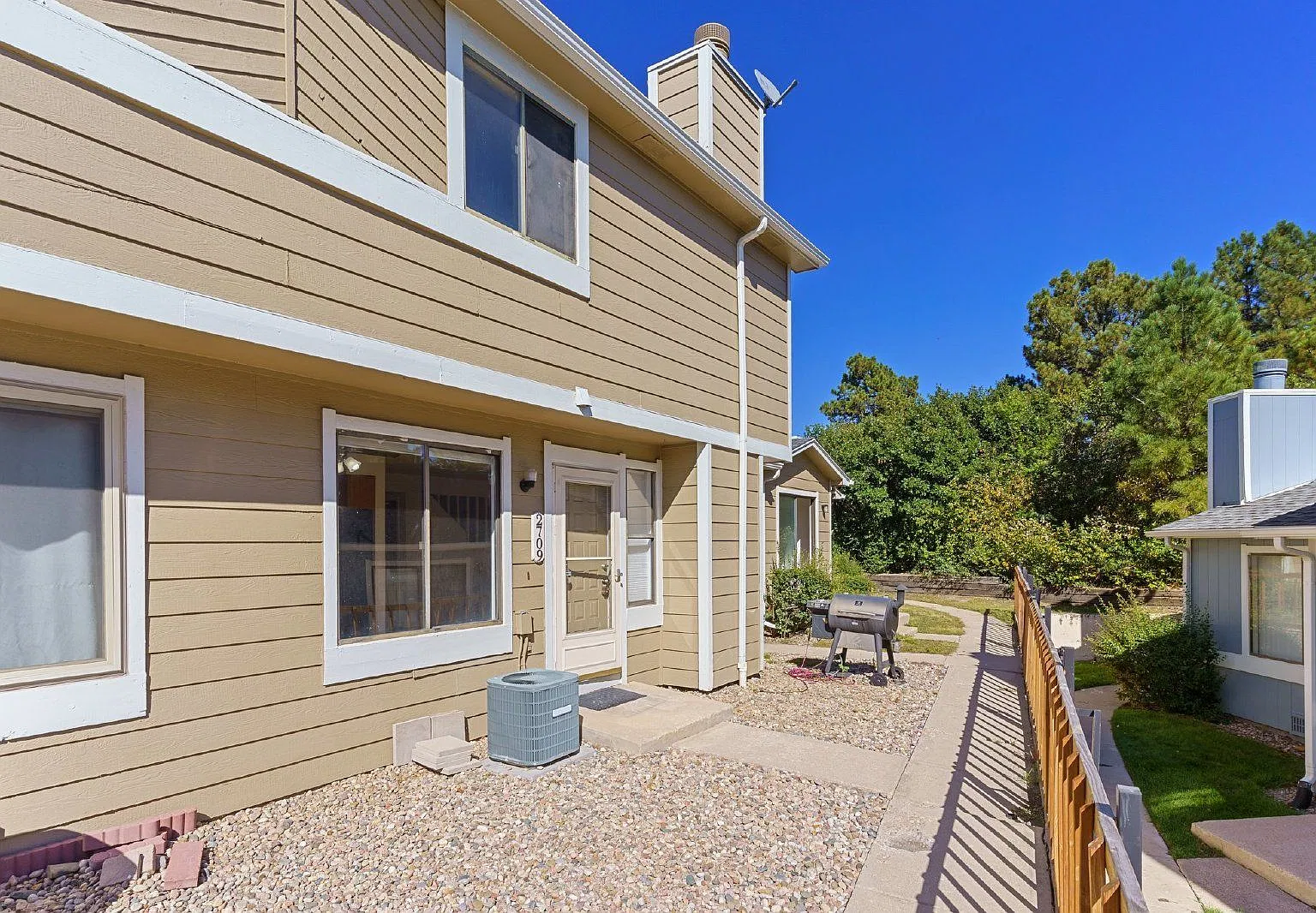 2 bed, 1.5 bath, 1003 sqft, $1,550 — Photo 1