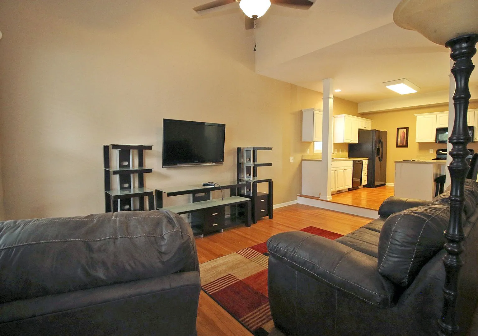 1013 Pine Street — Photo 2