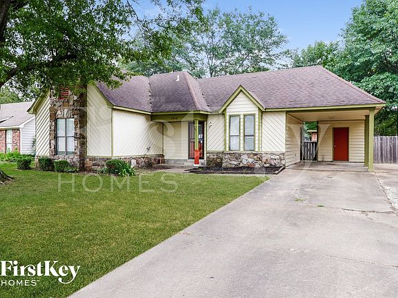 2nd image of 2616 Van Der Veer Dr