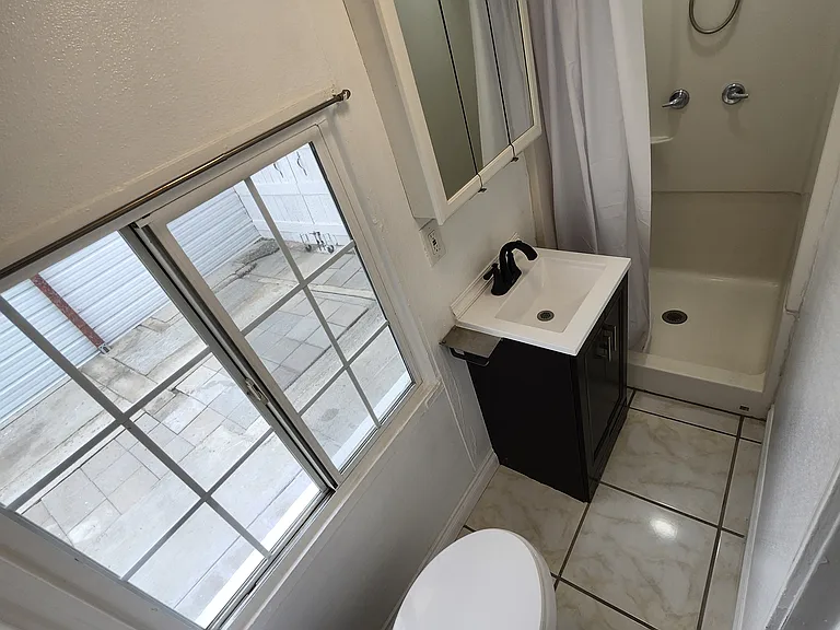 14907 S White Ave — Photo 2