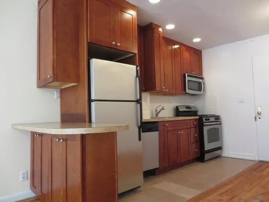 Rented by City Connections Realty | media 16