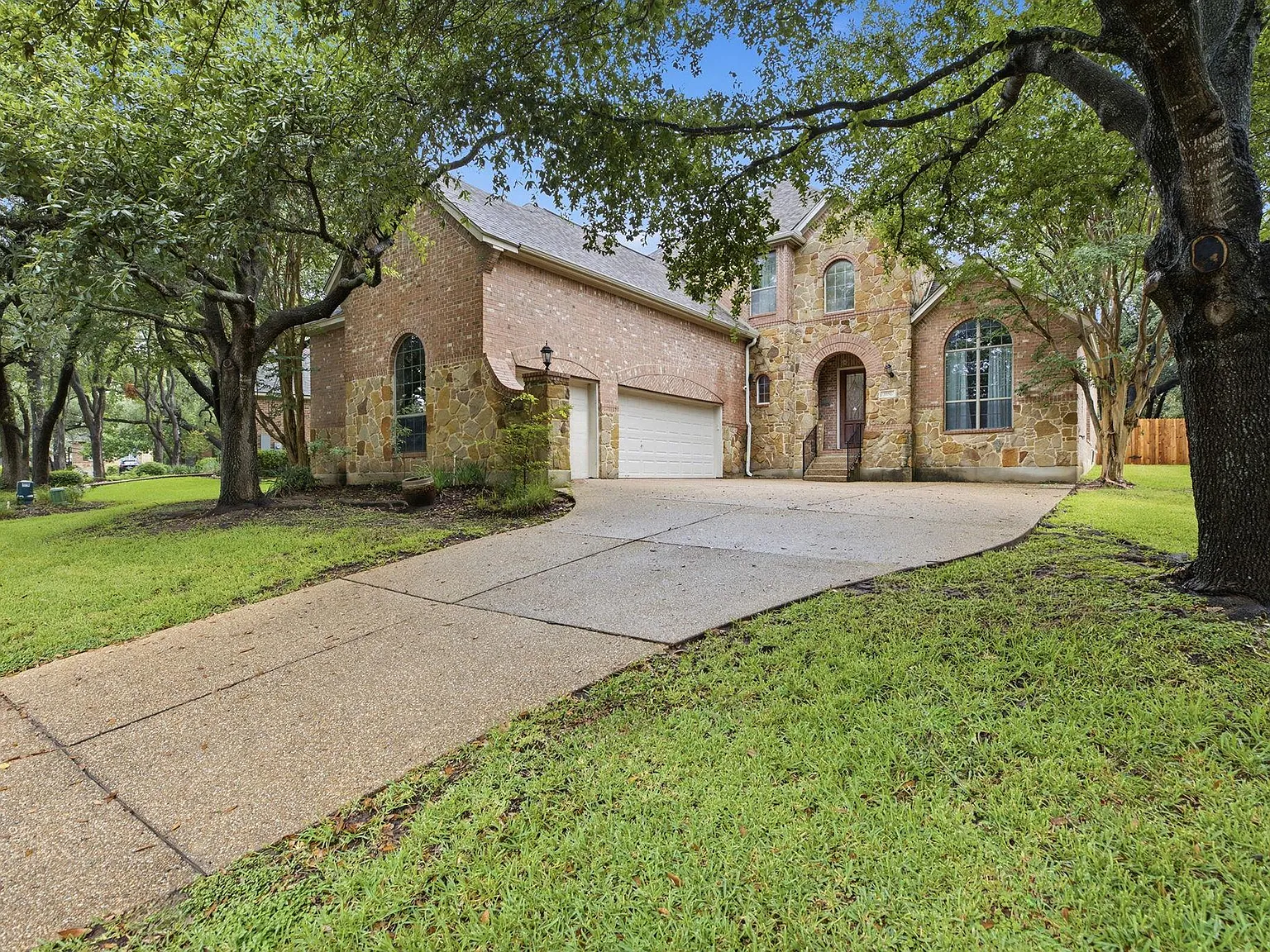 5 bed, 4.0 bath, 3644 sqft, $3,400 — Photo 2