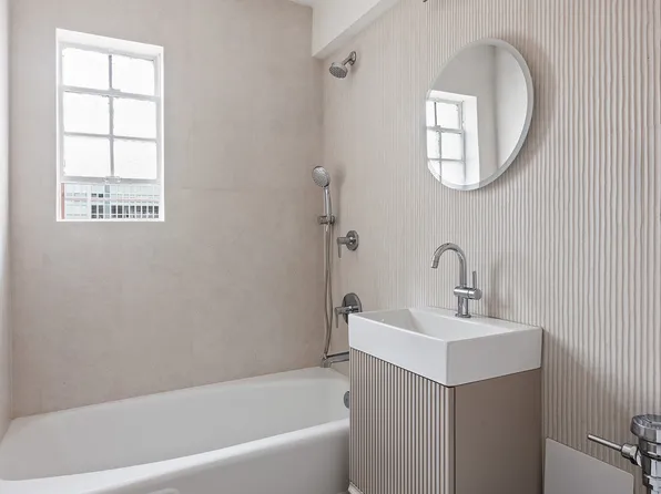 335 East 51st Street image 10 of 13