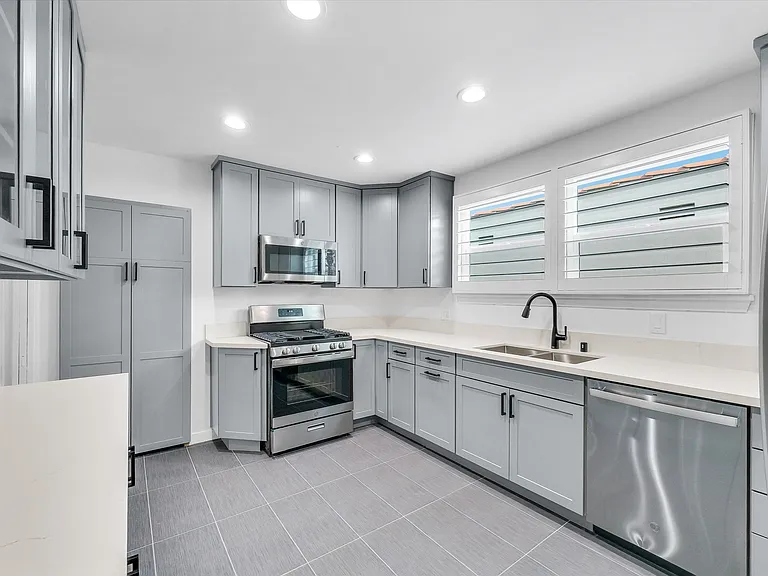 350 S Camden Dr #A — Photo 15