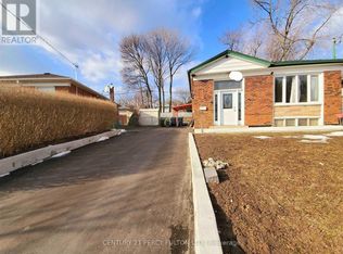 24 Chestermere Blvd, Toronto, ON M1J 2X7